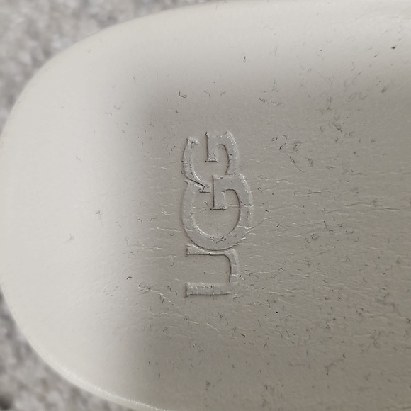 UGG cris cross slides - Picture 6 of 11